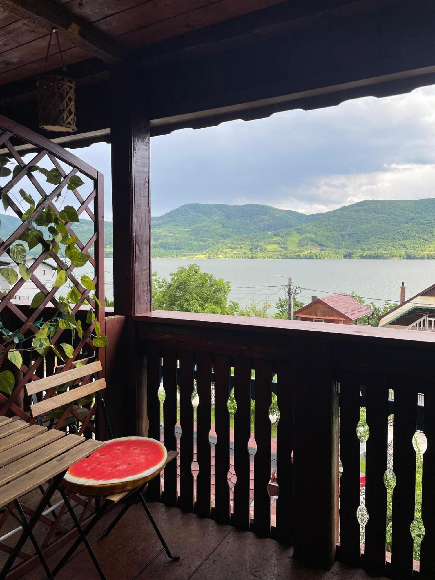 Villa Casa Melania à Ieşelniţa Extérieur photo