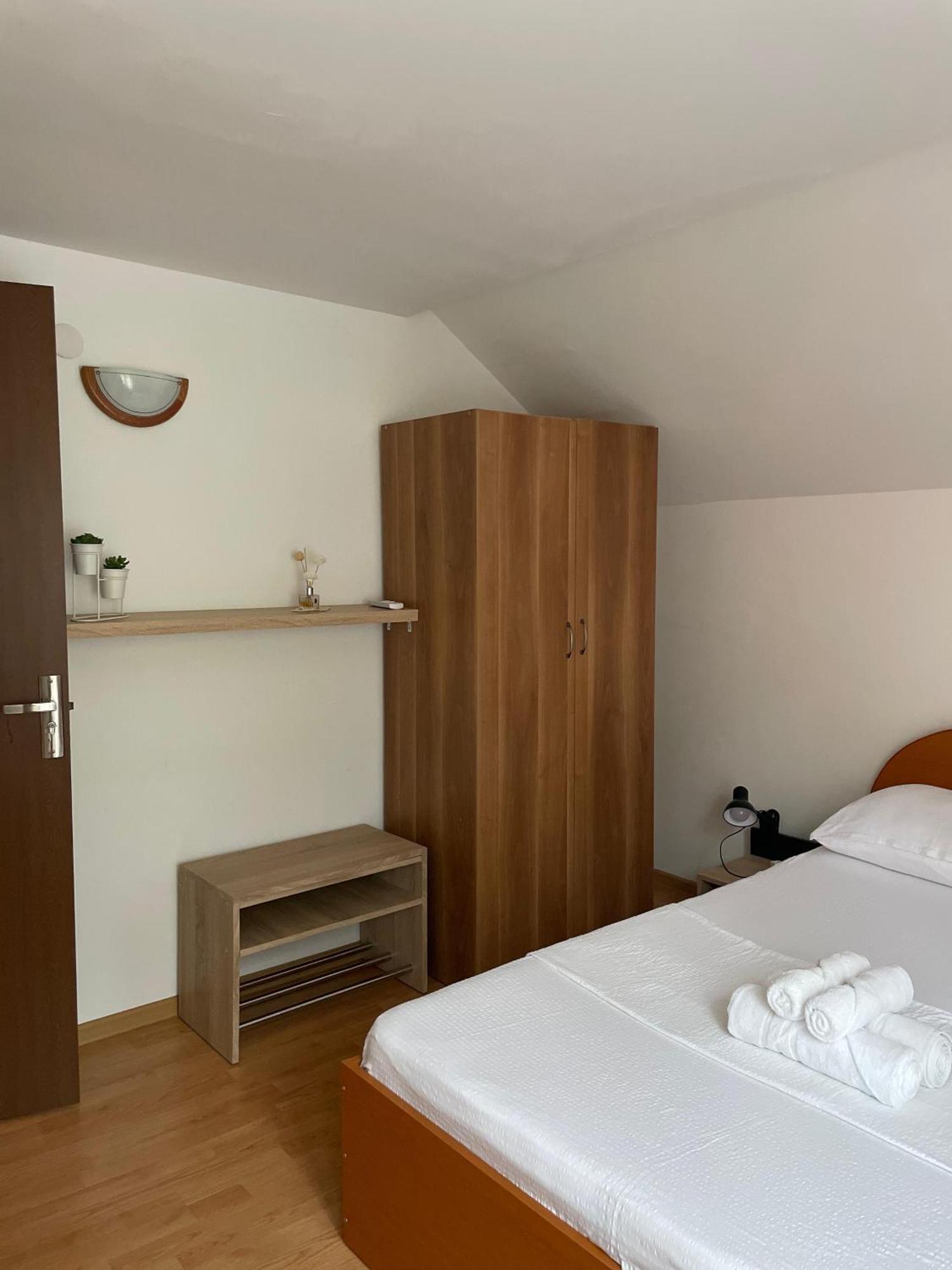 Villa Casa Melania à Ieşelniţa Extérieur photo