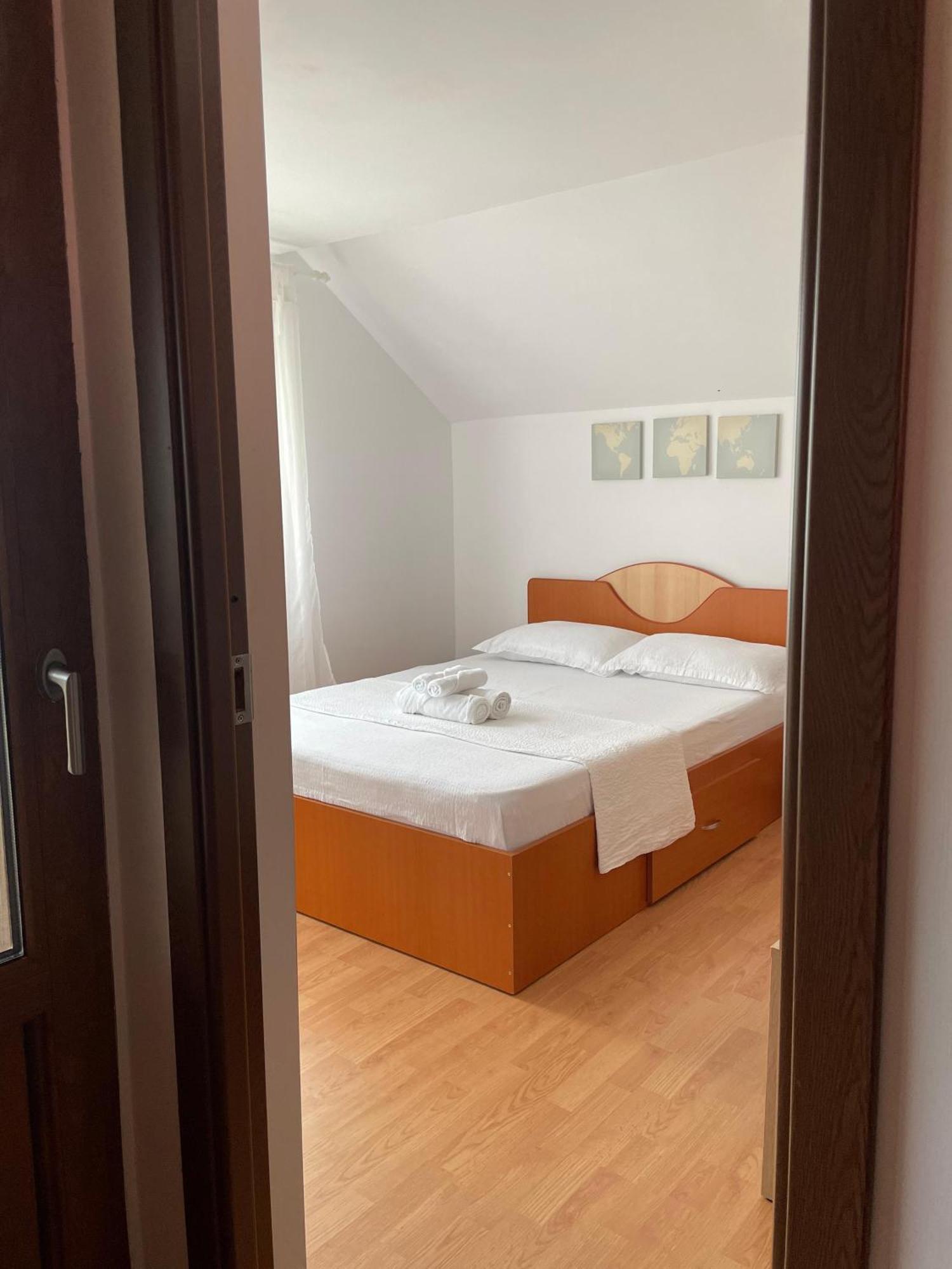 Villa Casa Melania à Ieşelniţa Extérieur photo