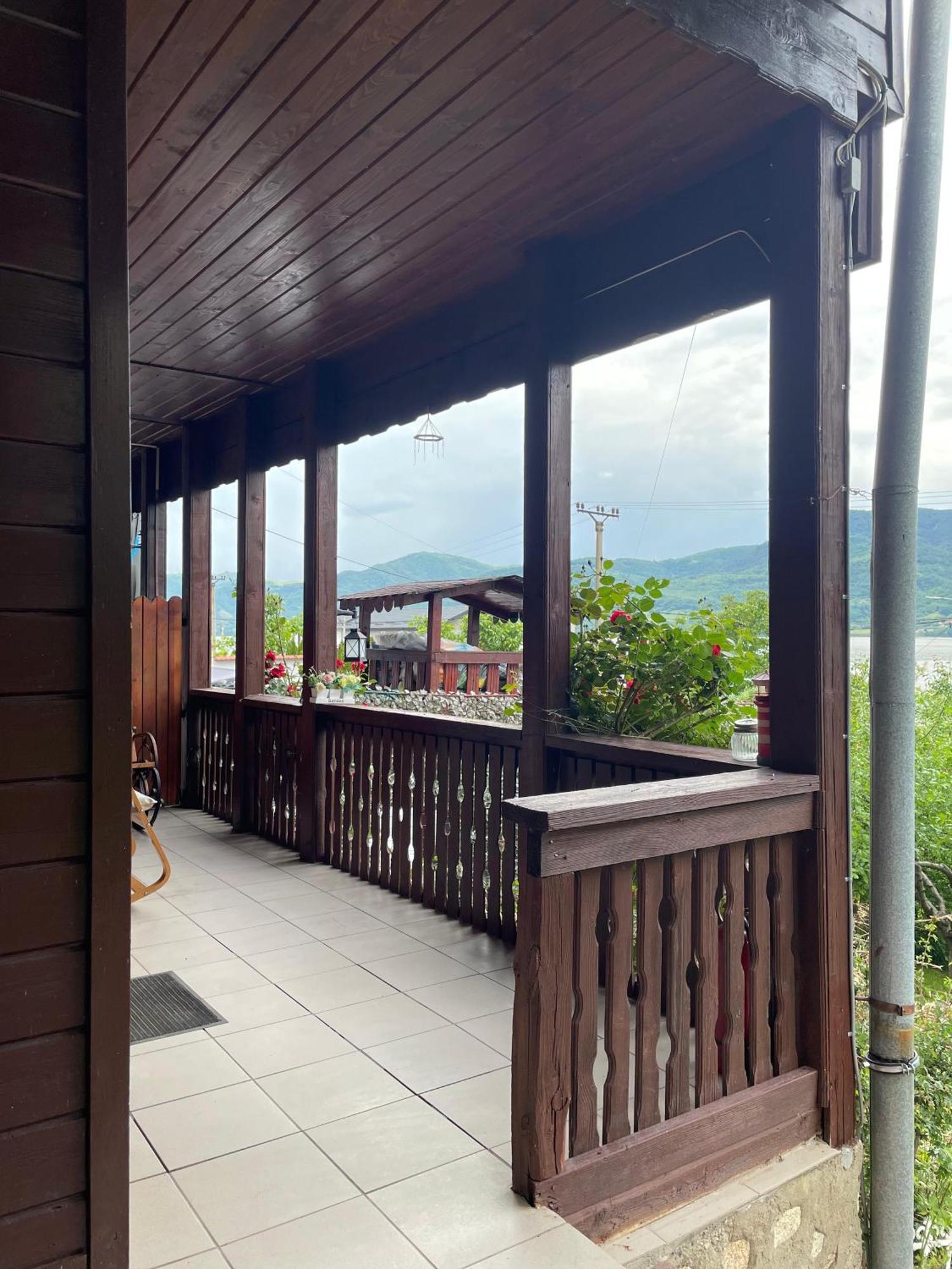 Villa Casa Melania à Ieşelniţa Extérieur photo